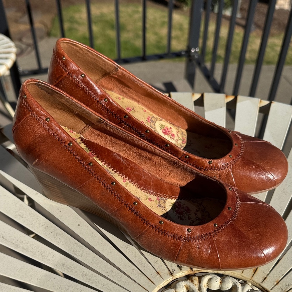 Seychelles Tan Leather Wedges